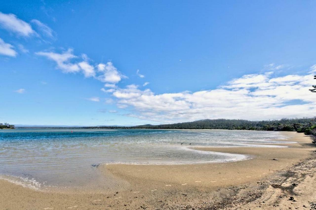 Containment Accommodation Coles Bay Bagian luar foto